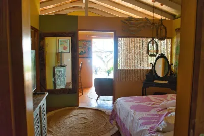 Air-conditioned bungalow by the sea in Moorea Hôtels à proximité de : Spirou THEBAUD - Lady in blue