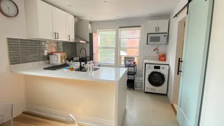 PET friendly - Sunny 1 Bedroom Apartment ,