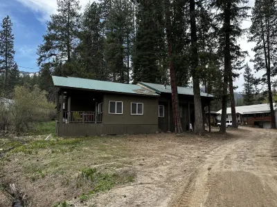 Lucky Cabin Hotels near Bogus Basin Mountain Recreation Area