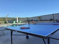 Magnifique villa contemporaine avec vue dans un écrin de verdure. Hotels in Fafe