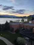 Large Lakefront 3 Bed Condo With Gorgeous Osoyoos Lake and Mountain Views - con vista montagne