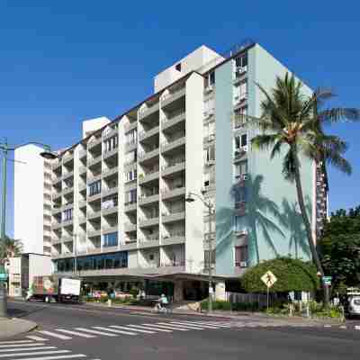 The "Hula’s Hideaway" just 20' to the Bar! Waikiki Grand Hotel® 2nd Floor studio Hotel Exterior