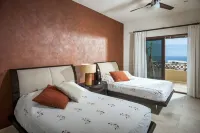 Luxury Staffed Pedregal Villa, 4th Night Free, Downtown Cabo!