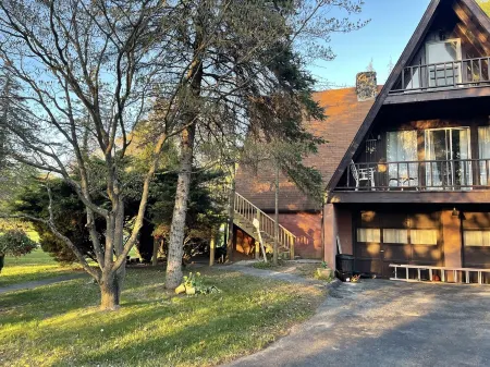 Cozy cabin in downtown Lewisburg WV close to snowshoe sky resort