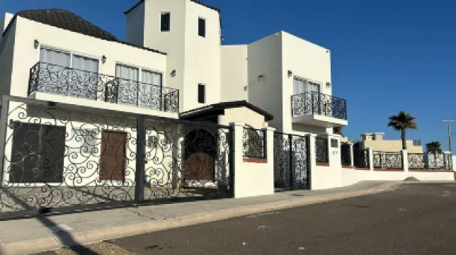 Beautiful home 5 min away from papas & beer. W/ King size beds Hotels near Playa Hermosa 777