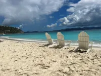 Oceanfront 2 bedroom/2bath in beautiful Bolongo Bay Hôtels à : 