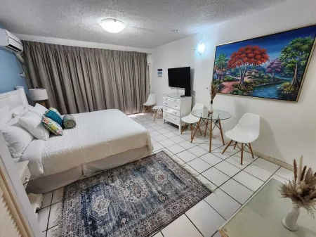 Charming 1-bedroom in Tower Isle St Mary: AC, WiFi, pool, and a serene retreat.