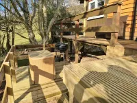Rowan Tree Lodge with Hot Tub, a beautiful Woodland Retreat in Shropshire