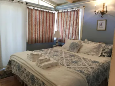 Happy House by the Sea Hotels near Things To Do In Santa Cruz