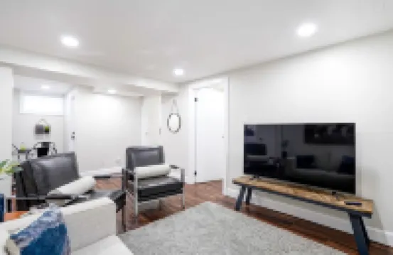 Spacious and Well Located Apartment near Central London