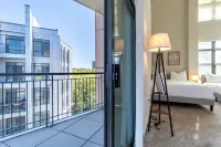 Posh Penthouse DC Getaway 2BR+Office Den Near Boeing Park/DC/Airport/Mall/Metro Hotel a 