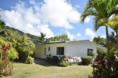 Lyas Holiday Home - 20 metres from a stunning beach Отели рядом с достопримечательностью «Titikaveka Beach»