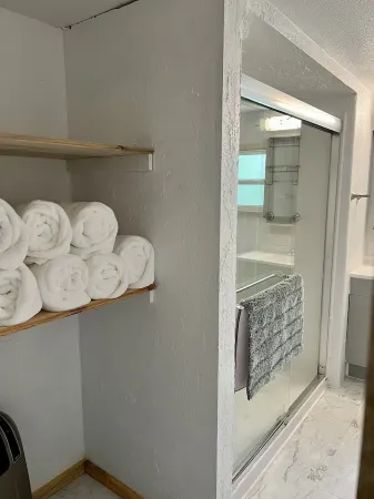 Grizzly Den ~ Less than 15 minutes to Glacier National Park! Отели рядом с достопримечательностью «Montana Vortex and House of Mystery»