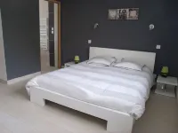 SUPERB VILLA, HEATED INDOOR POOL, SPA, 350M FROM THE BEACH Hotels in Loctudy