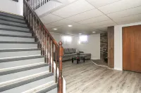 Cozy cottage with up to 15 acres of land and flowing river Hotels in Oro-Medonte