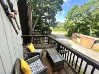 Dog-Friendly Banner Elk Condo w/ Slope View and Deck