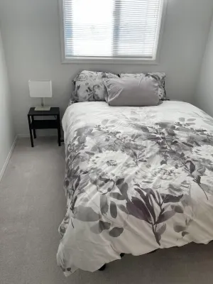 Cozy three bedroom home Cozy three bedroom home University of Alberta -- Augustana Campus附近的飯店