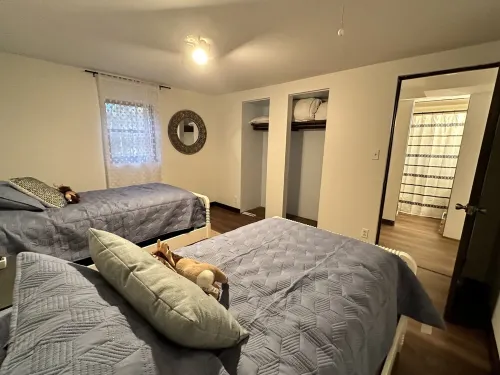 Pet friendly 4 br home on 6.5 acres w access to swim & fishing area --sleeps 10