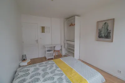 Bright Apartment Near the Station Hotels near CMP