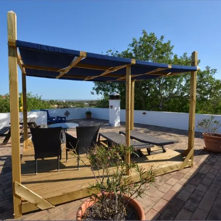Small apartment in a quiet location with two private terraces and sea views