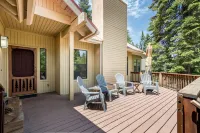 *NEW* Pine Grove Hideaway - family friendly only 1.5 Miles to the lake