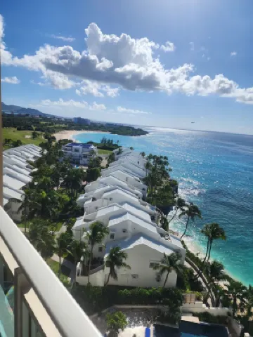 Luxurious 2BR Beachfront Condo: Embrace Coastal Living's Charm at The Cliff SXM!