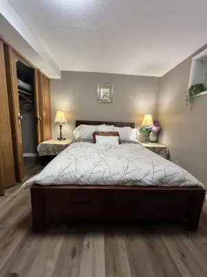 #1-Ellegant  Room in a Quiet and Nice Home to Stay in West Edmonton Area 에드먼턴 호텔