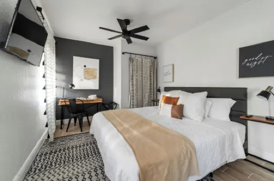 MODERN/Mins to Beach/walk to dwtn/Free parking