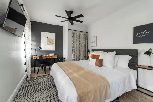 MODERN/Mins to Beach/walk to dwtn/Free parking