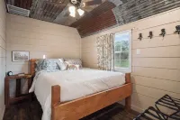 Charming Cabin in the Country, 25 mins from Waco, Texas