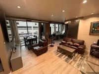 Luxury Downtown Albuquerque Suite Spectacular City and Mountain Views