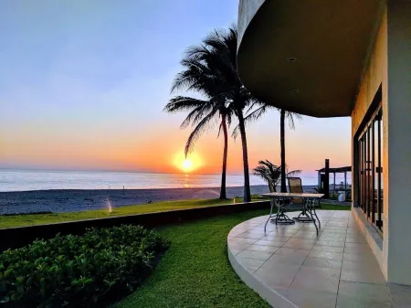 LUXURY 3br BEACH FRONT VACATION PROPERTIES