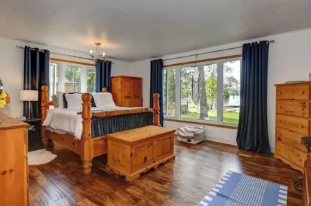 Waterfront Cottage ~ Fireplace ~ Kawartha