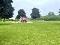 Spacious Guelph Retreat. Sleeps 9. Park 4 cars!