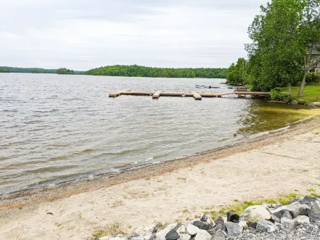 Fun Cottage for Friends and Family, Close by Lake, Fishing, Campfires, BBQ