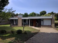 Family friendly bungalow in quiet surroundings, sleeps 7 Hotels near Museum Burghse Schoole