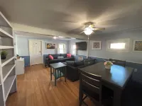 Relaxed South End Rockland Bungalow, 5 minute walk from downtown Hotels in Rockland