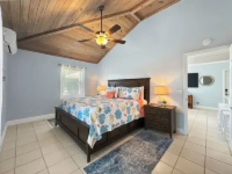 Pet Friendly, Golf Cart Included, Eleuthra Villa, Treasure Cay, Bahamas Hotel di 