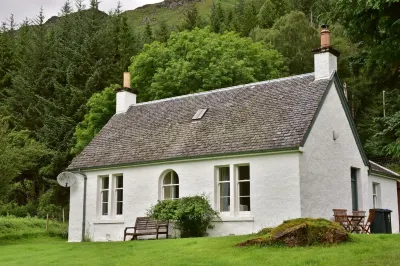Gardener's Cottage - traditional Scottish property in stunning Glen Lyon Hotel a 