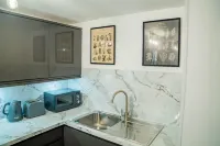 TWO BEDROOM LUXURY GROUND FLOOR APARTMENT.