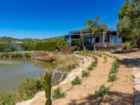 Stunning 3 bedroom en-suite house in farm with pool Hotels in Estoi