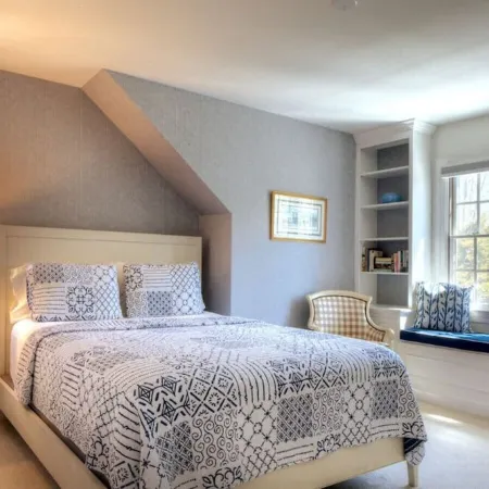 Heated Salt Pool - 10 Minutes to Newport, 5 to Beaches, Parking for 6