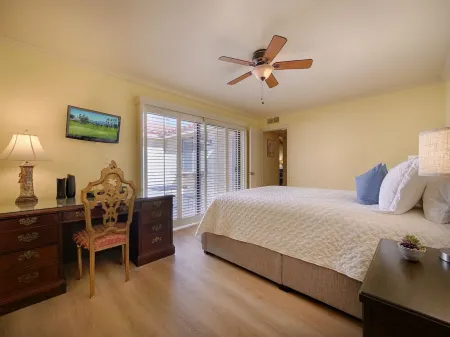 Monterey County Club Gem, 2 mi from El Paseo! Near shuttle for Stagecoach/ella Отели рядом с достопримечательностью «Melissa Morgan Fine Art Gallery»