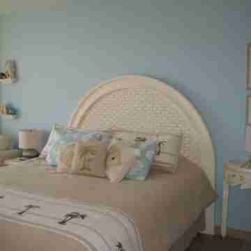 Romantic Beachfront Just 3 Steps on the Sandy Beach! Rooms