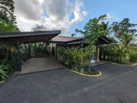 Cozy villa with AC, jacuzzi, WiFi near La Fortuna and Arenal Volcano, Costa Rica