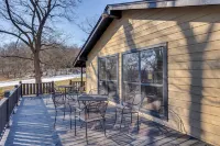 Hike, Fish and Explore Family Cabin in Sulphur! - Wifi