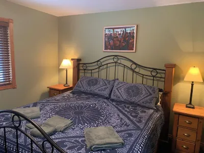 Snowgums, 3 bedroom 3 bathroom townhome, renovated kitchen and secure garage Отели рядом с достопримечательностью «BX Creek & Falls Trail»