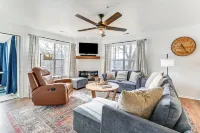 Sunroom, Fireplace Lakefront Branson Condo - bar