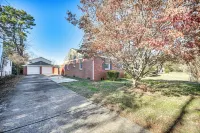 Waterfront Home w/ Deck & Yard in Hampton! - جاكوزي