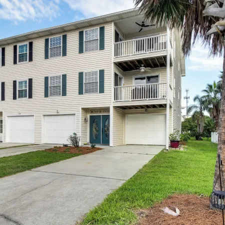 Elegant Tybee Island Townhome, Steps to Beach